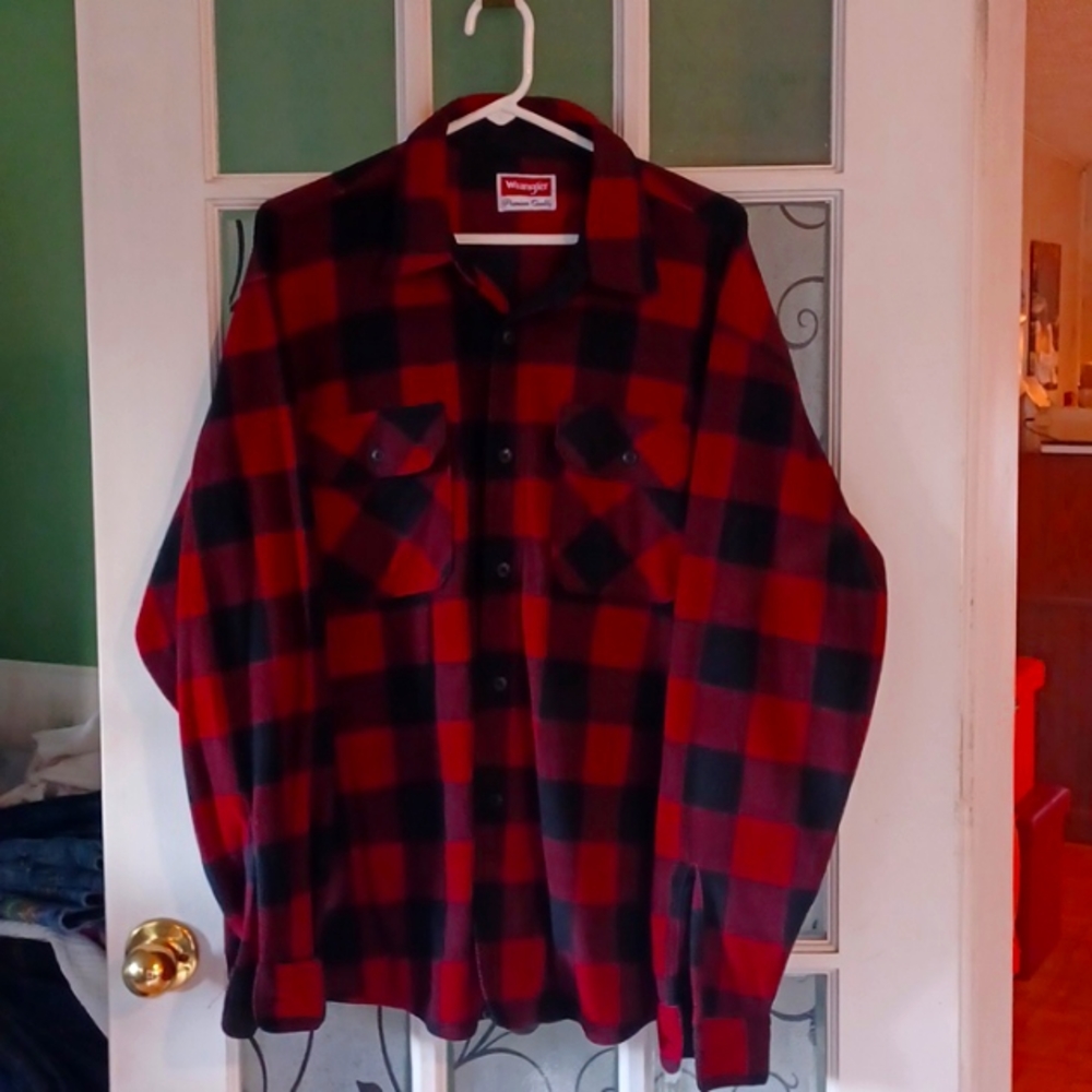 Wrangler fleece shirt men's size men's size large red and black